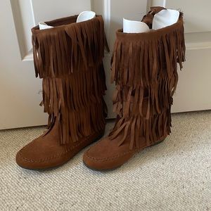 Excellent Condition Fringe Moccasins 🌸 Size 8